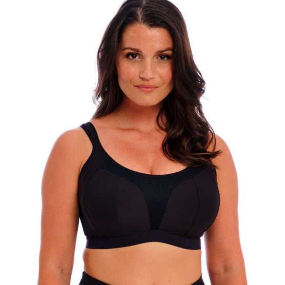 active curvy woman wearing teh Fantasie Elevate Black Uw Sports Bra